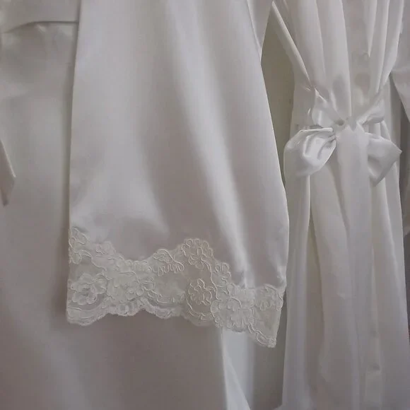 Jones New York White Satin Gown and Robe Set